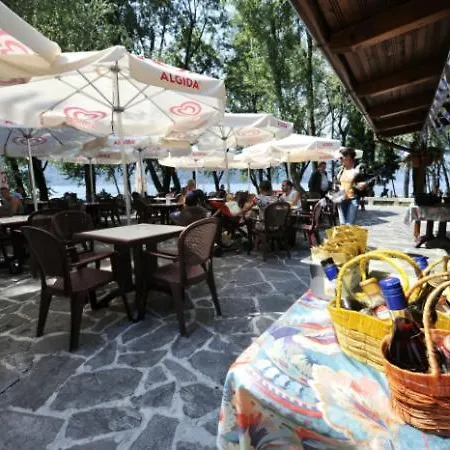 Sleeps 3 Pool Apartment Maccagno